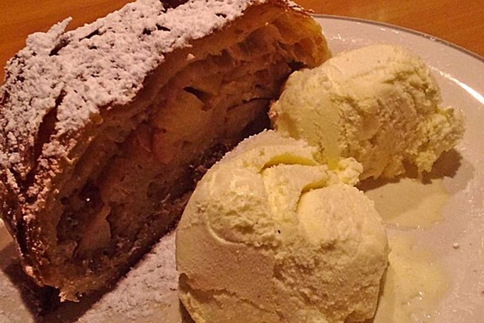 Apfelstrudel mit Yufkateigblättern