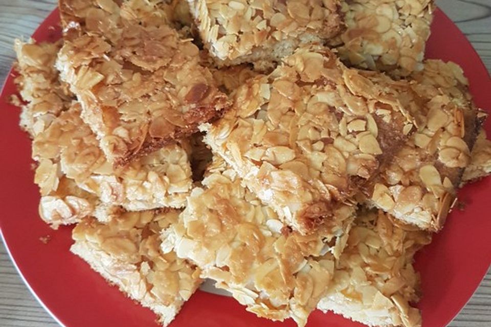 Blechkuchen mit Mandelblättchen