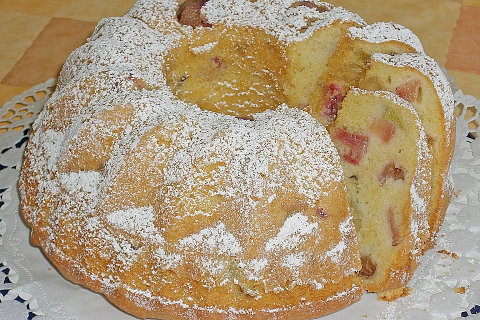 Rhabarber - Marzipan - Gugelhupf