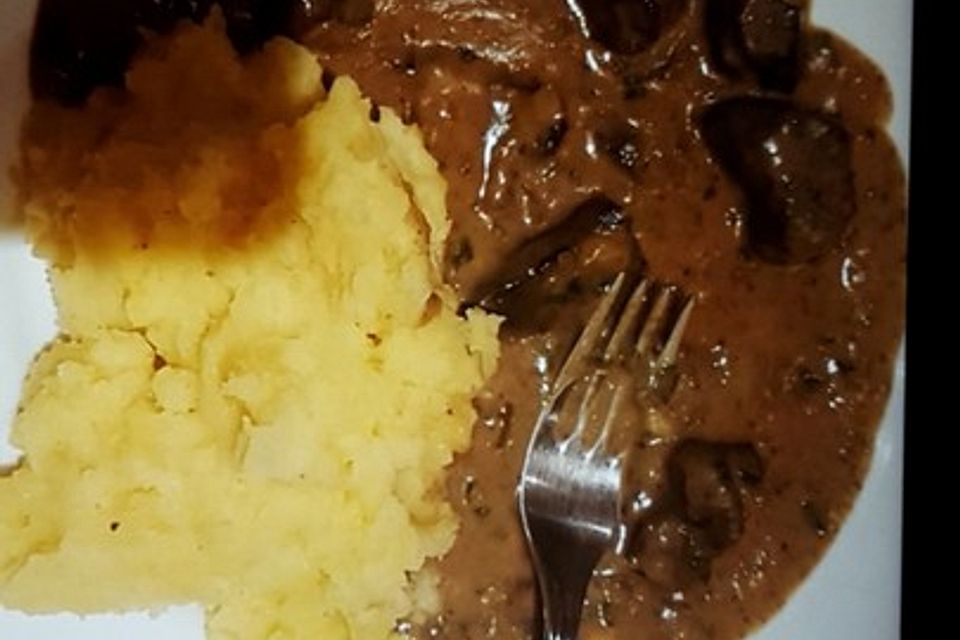 Geschnetzelte  Wildschweinleber mit Polenta