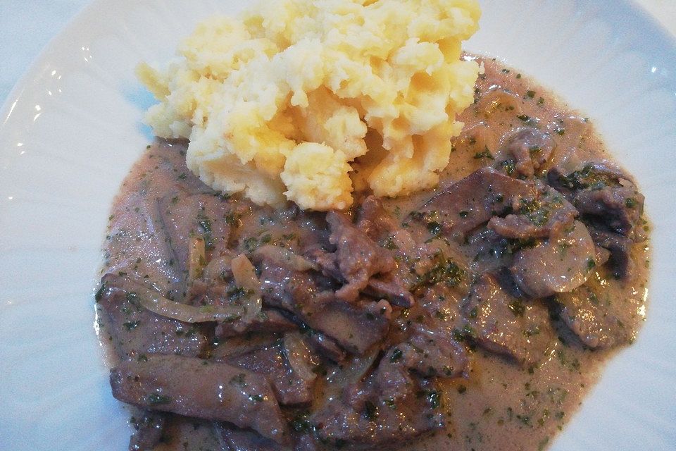 Geschnetzelte  Wildschweinleber mit Polenta