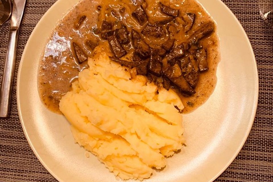 Geschnetzelte  Wildschweinleber mit Polenta