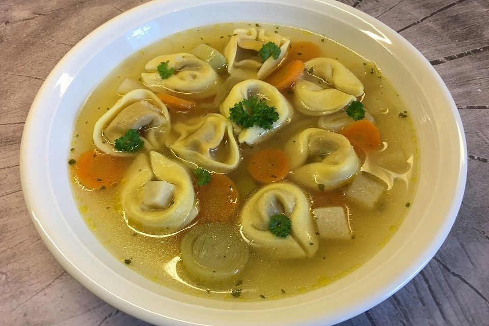 Tortellini in Bouillon