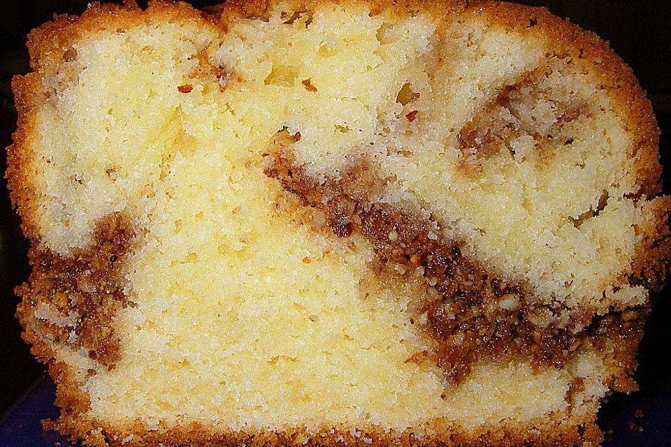 Gefüllter Nusskuchen