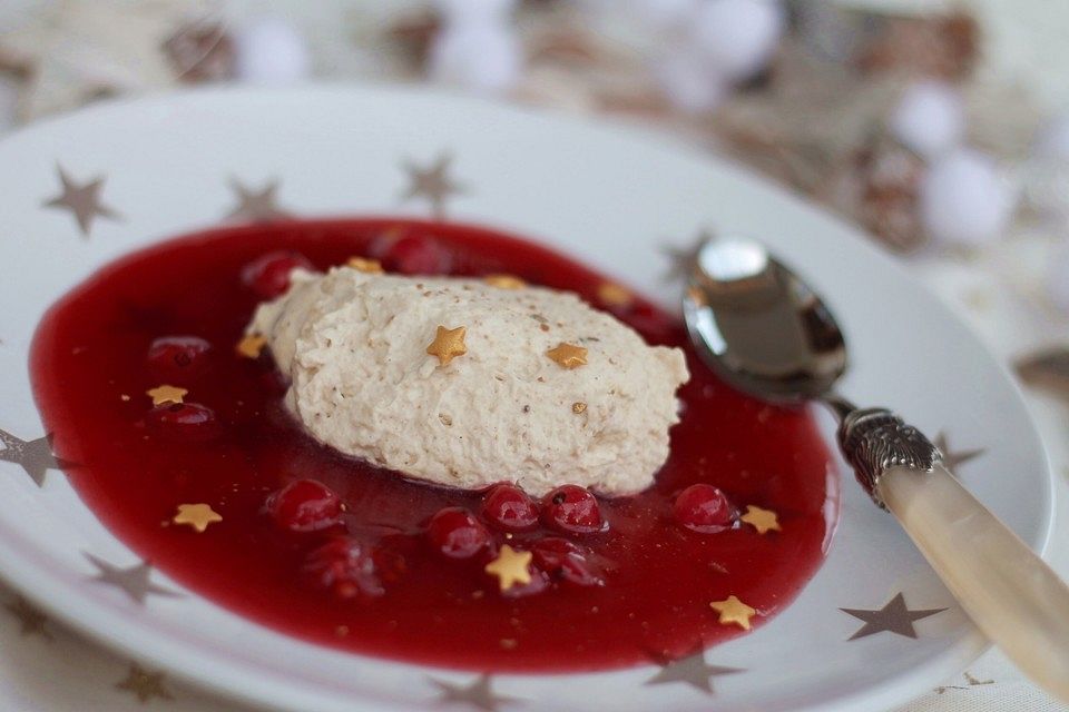 Lebkuchenmousse mit Glühweinsauce