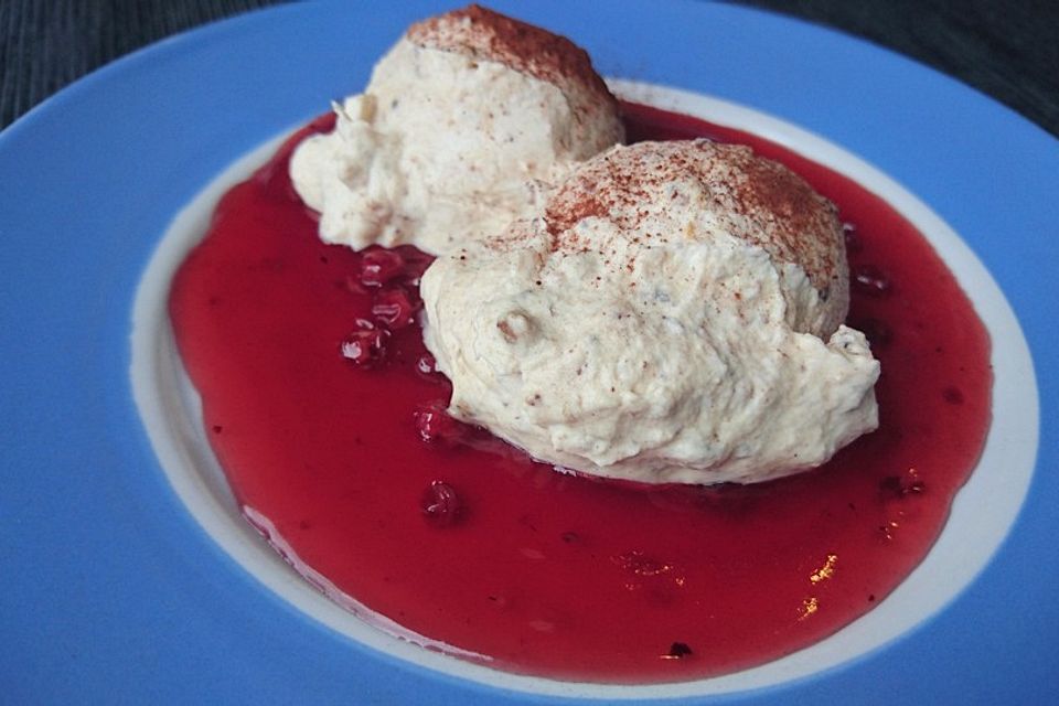 Lebkuchenmousse mit Glühweinsauce