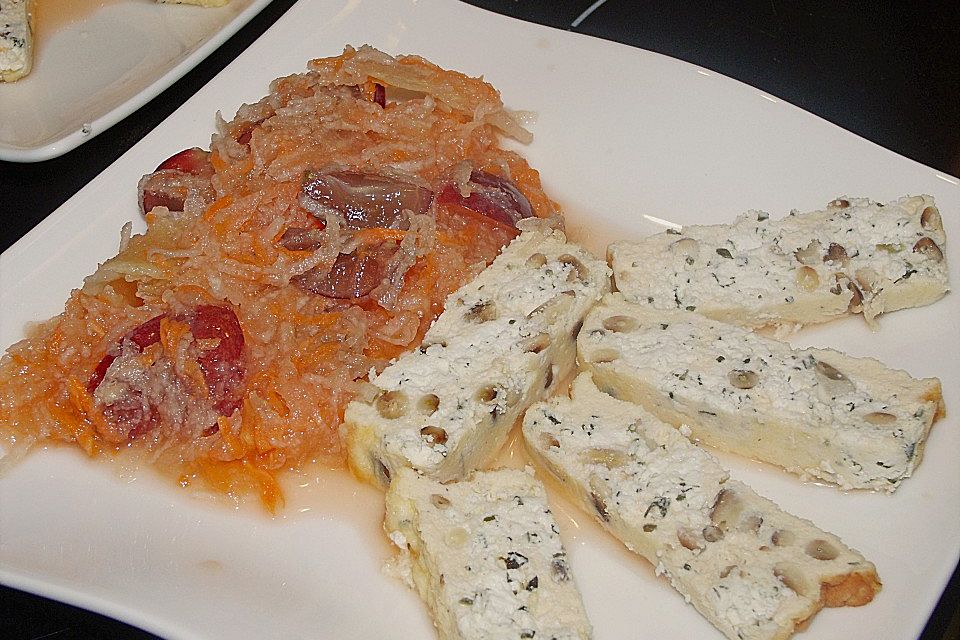 Käseterrine mit Obstsalat