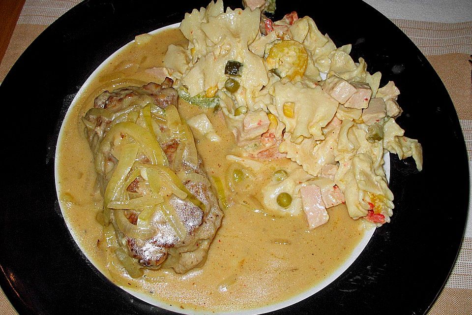 Hackröllchen in Zwiebelsoße