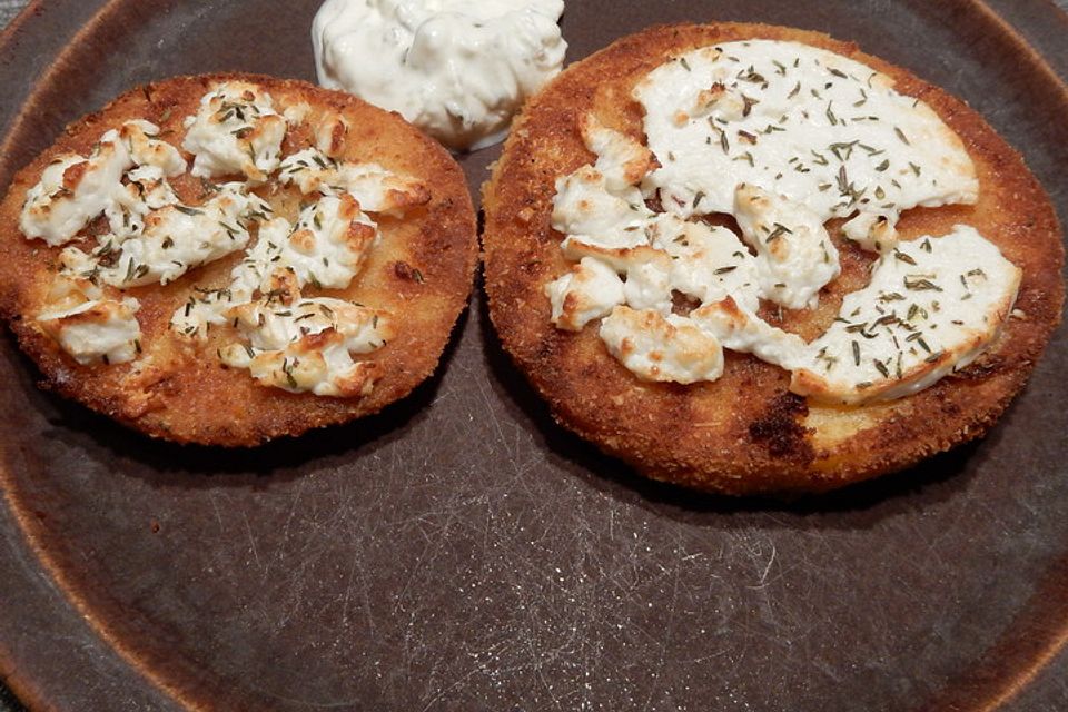 Panierte Steckrübe mit Feta