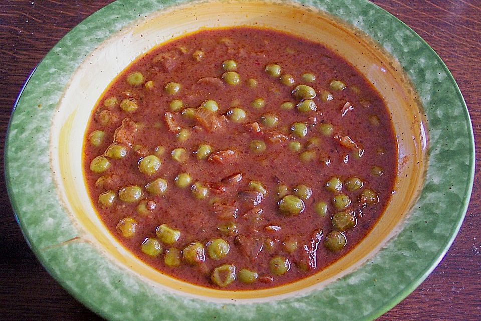 Scharfe Tomaten-Erbsensuppe