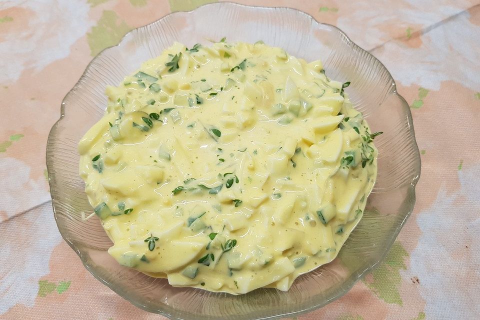 Eiersalat mit viel Grün