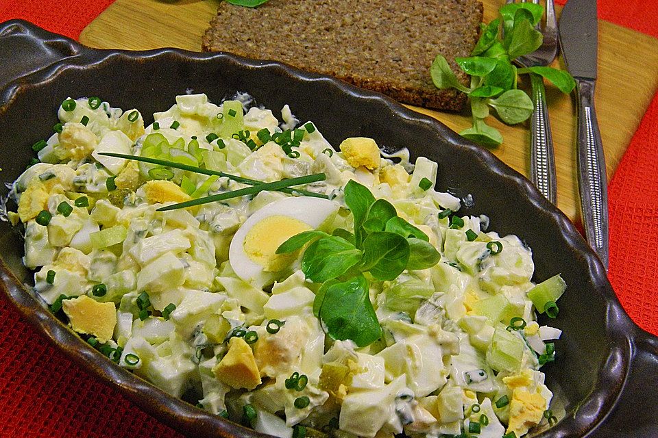 Eiersalat mit viel Grün