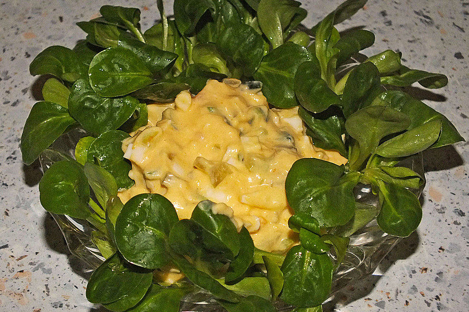 Eiersalat mit viel Grün