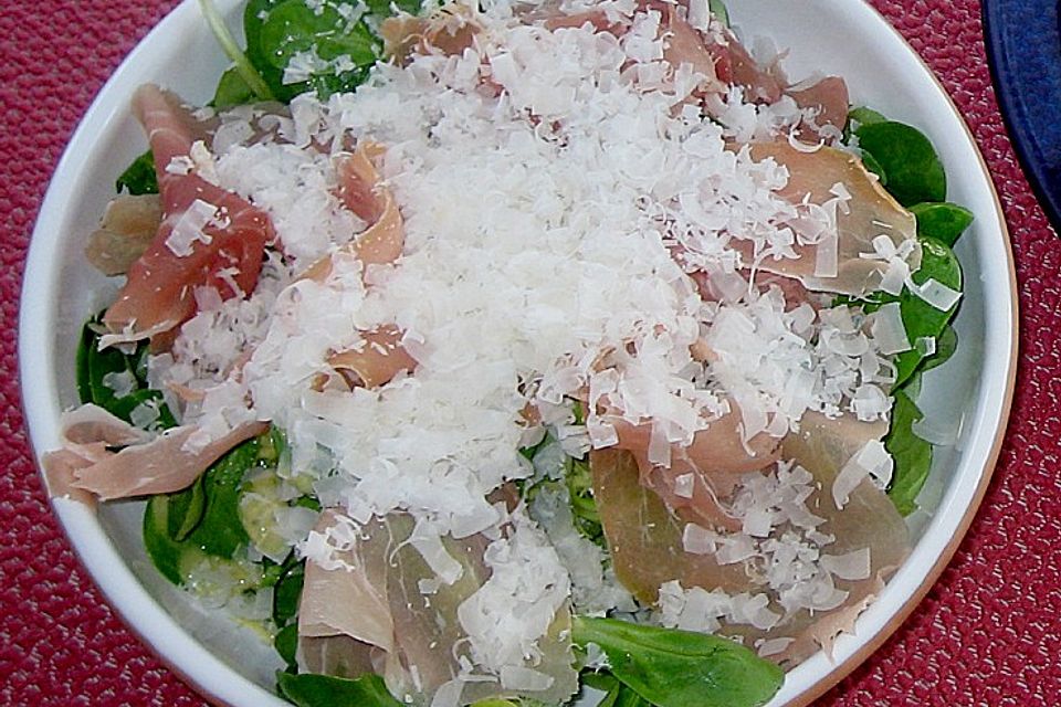 Feldsalat mit Parmaschinken