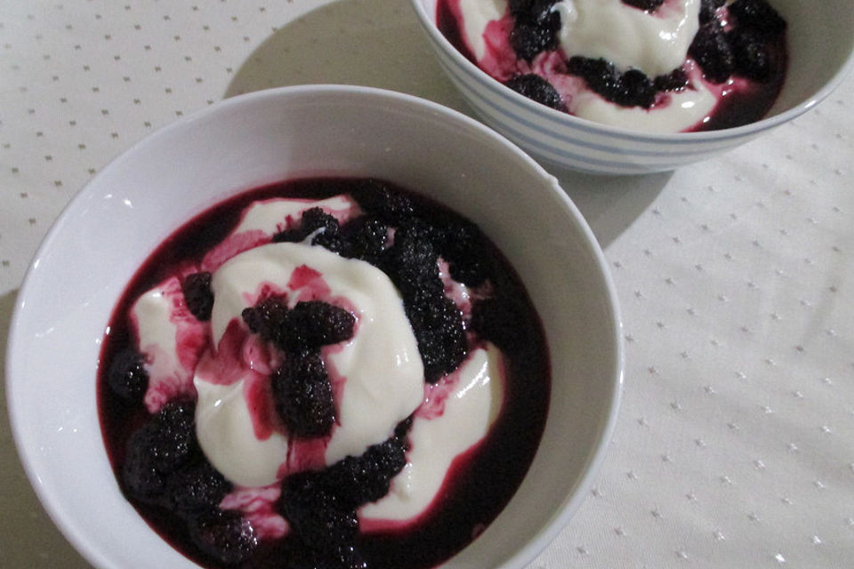 Beeren mit Vanillejoghurt