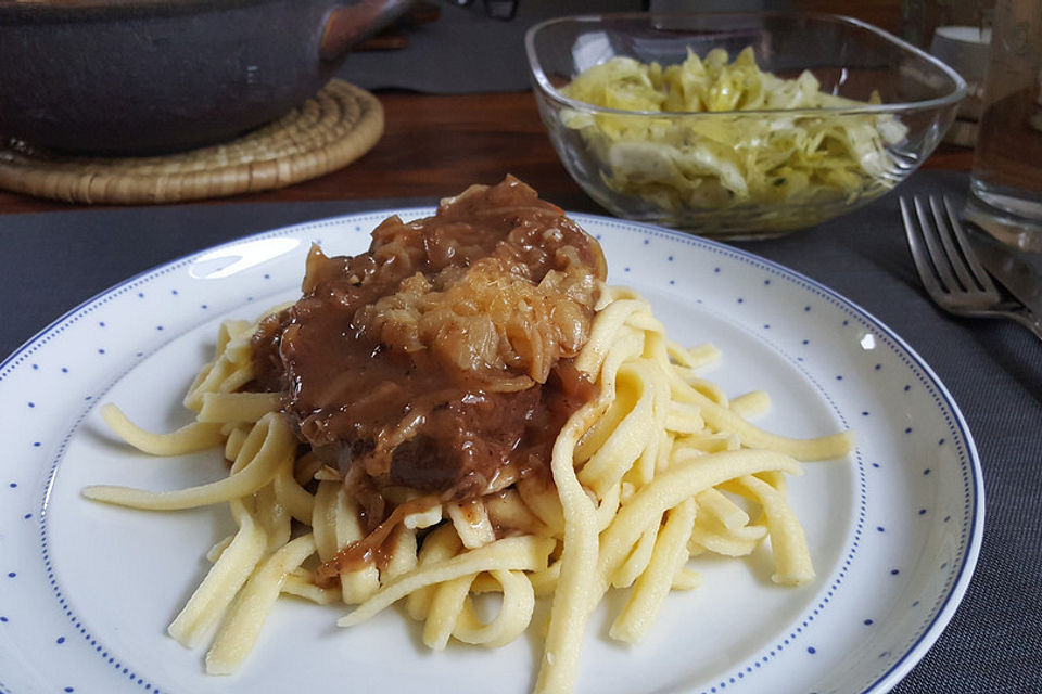 Gedünsteter Zwiebelrostbraten