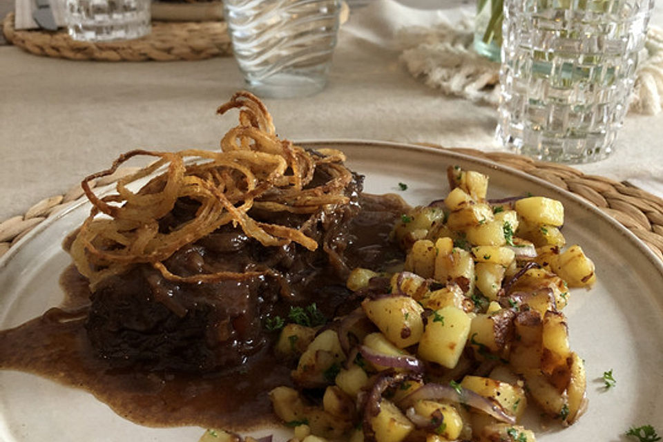 Gedünsteter Zwiebelrostbraten