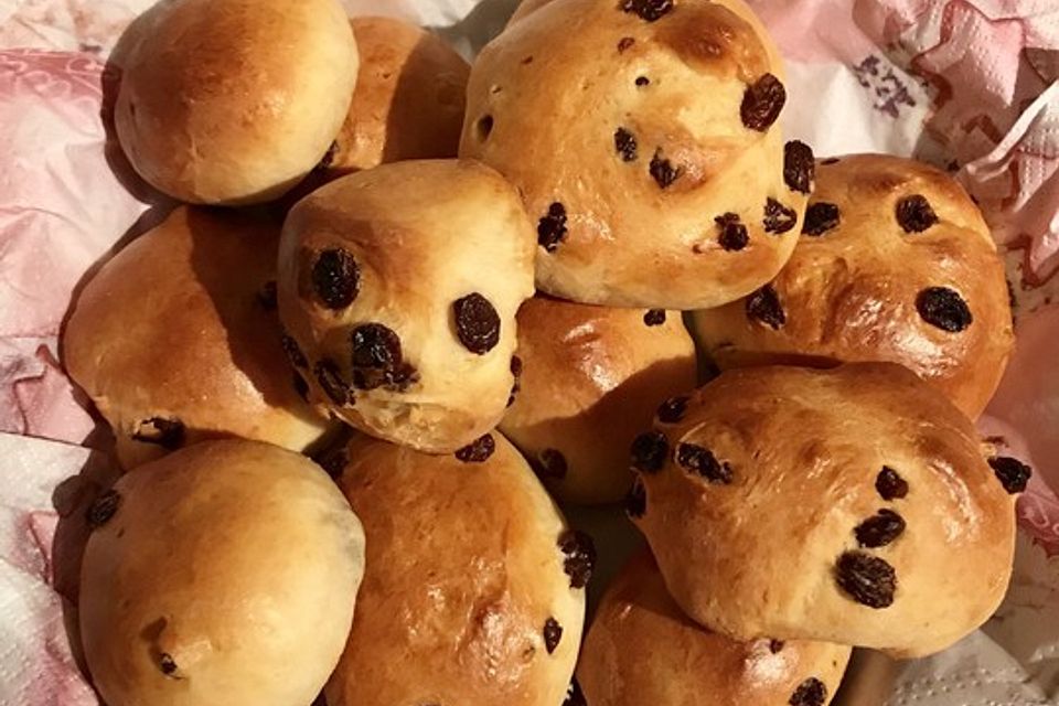 Rosinenbrötchen aus Quark - Ölteig