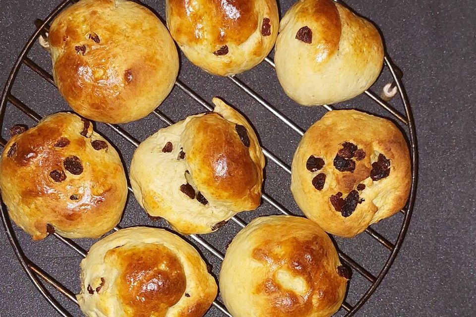 Rosinenbrötchen aus Quark - Ölteig