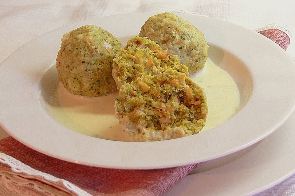 Bärlauchknödel auf Gorgonzolarahm