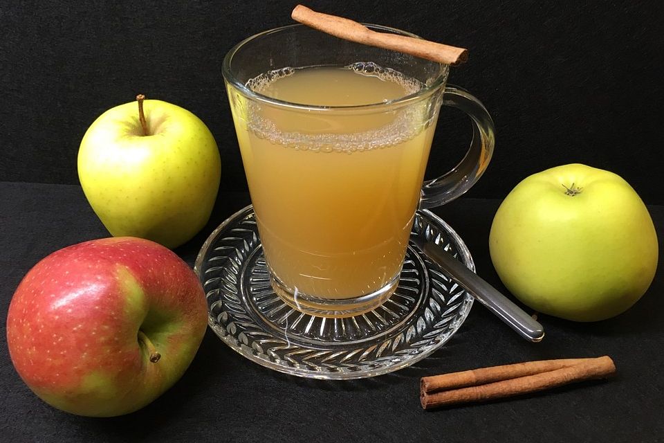 Cozy Apple Cinnamon Drink