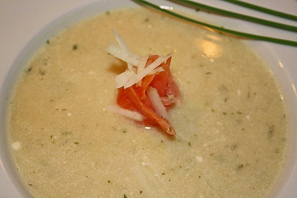 Kohlrabisuppe mit Lachs