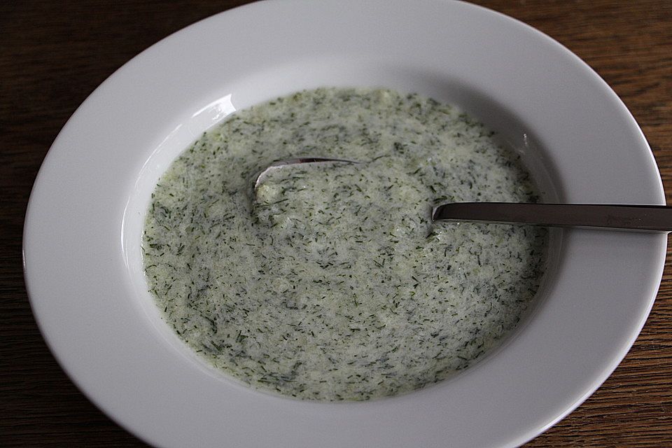 Gurkensuppe mit Joghurt