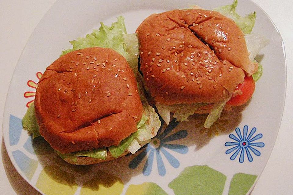 Tomaten-Auberginen-Avocado-Burger