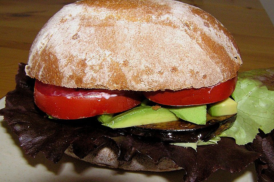 Tomaten-Auberginen-Avocado-Burger