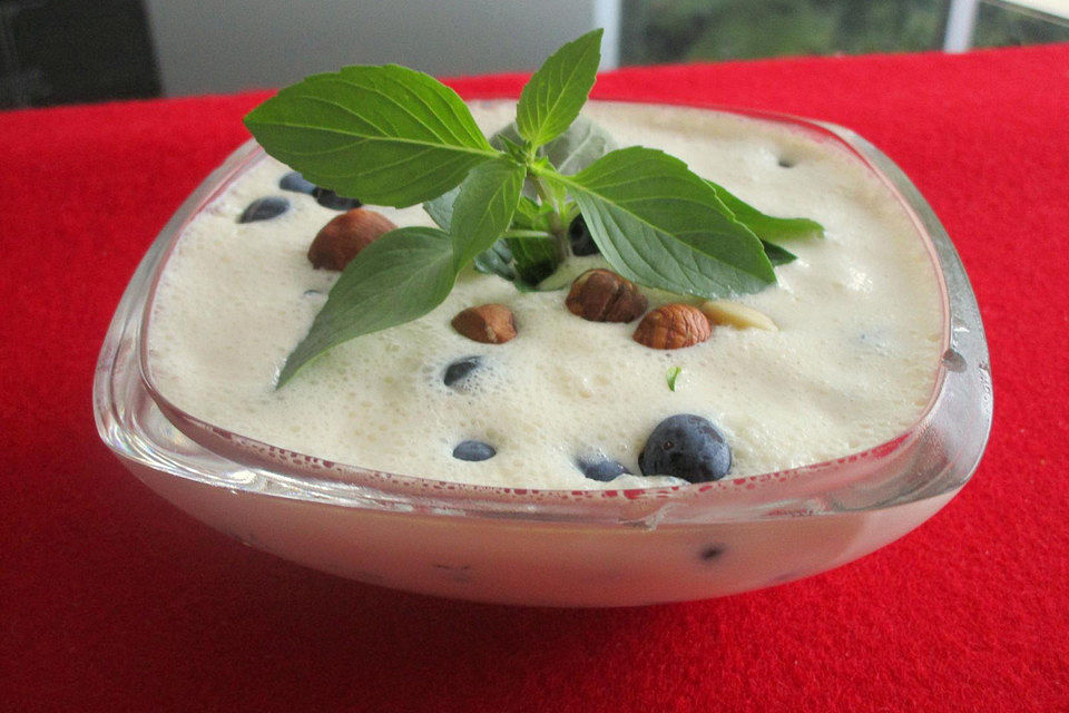 Heidelbeeren mit Eissauce