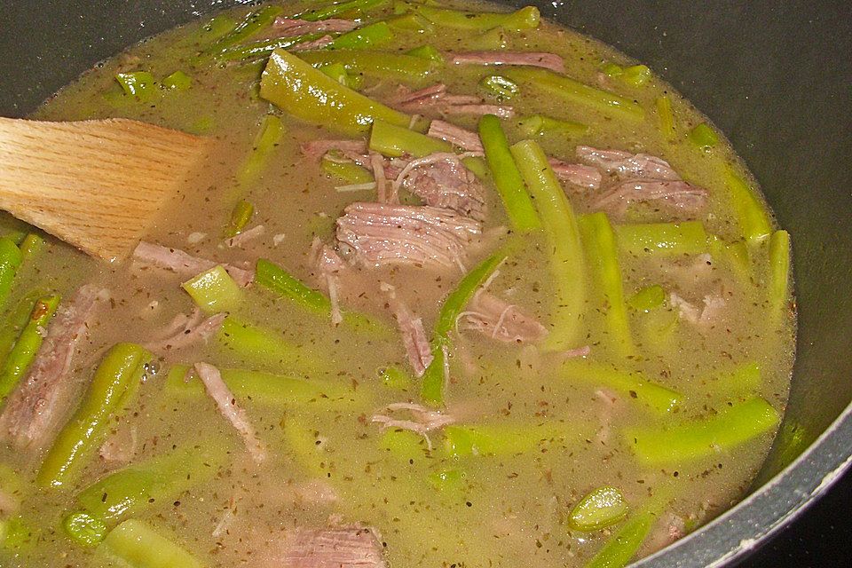 Grüne Bohnensuppe mit Rindfleisch