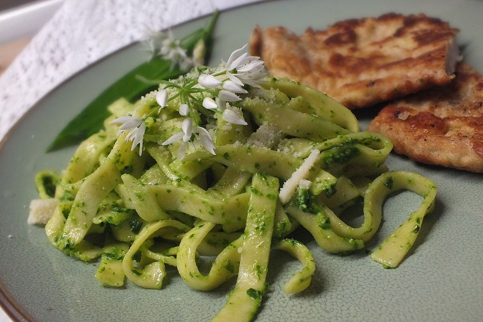 Pasta mit Bärlauchpesto