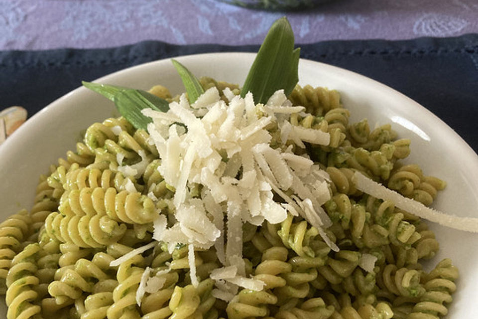 Pasta mit Bärlauchpesto