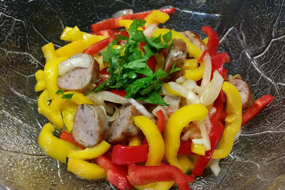 Bratwurst - Paprika - Salat