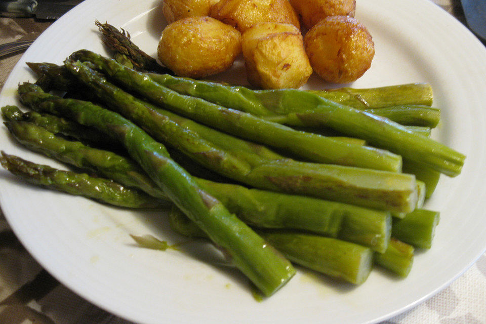 Grüner Spargel, gebraten