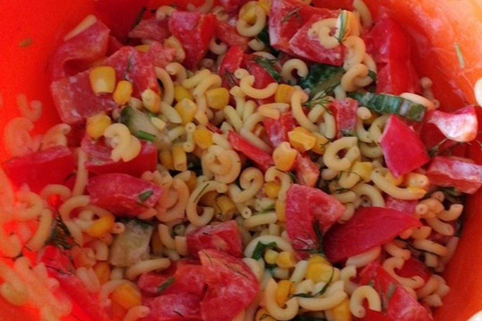 Sommerlicher Nudelsalat