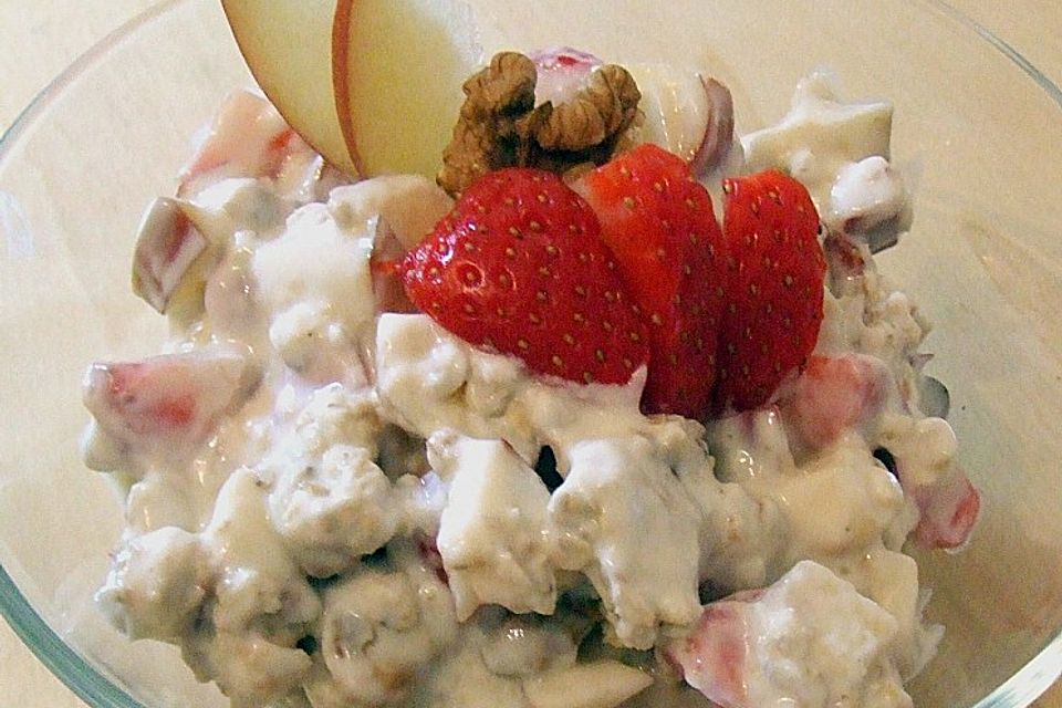 Erdbeer-Apfel-Nuss-Müsli