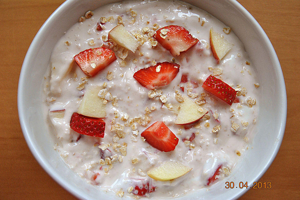 Erdbeer-Apfel-Nuss-Müsli