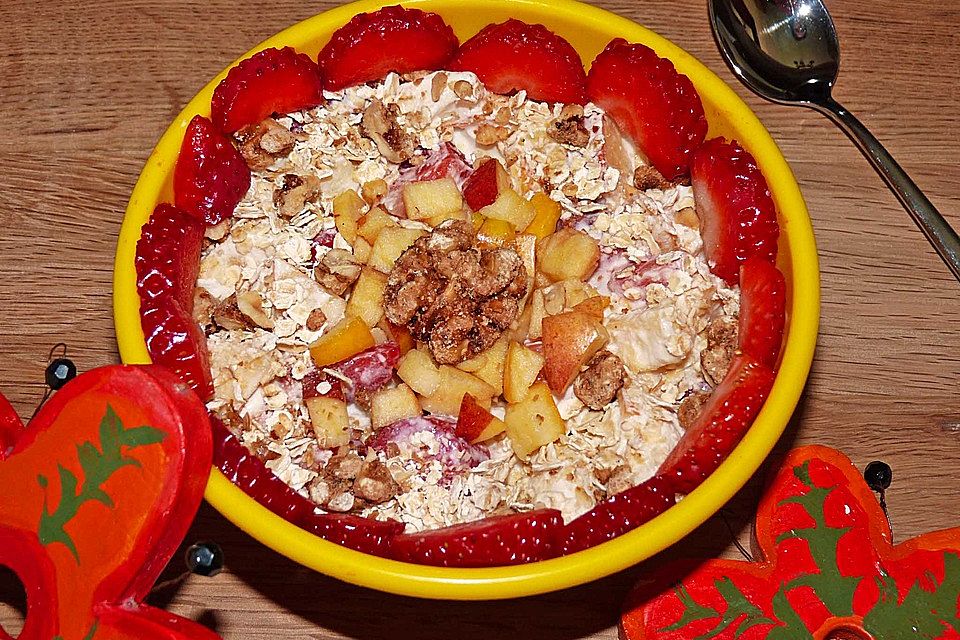 Erdbeer-Apfel-Nuss-Müsli