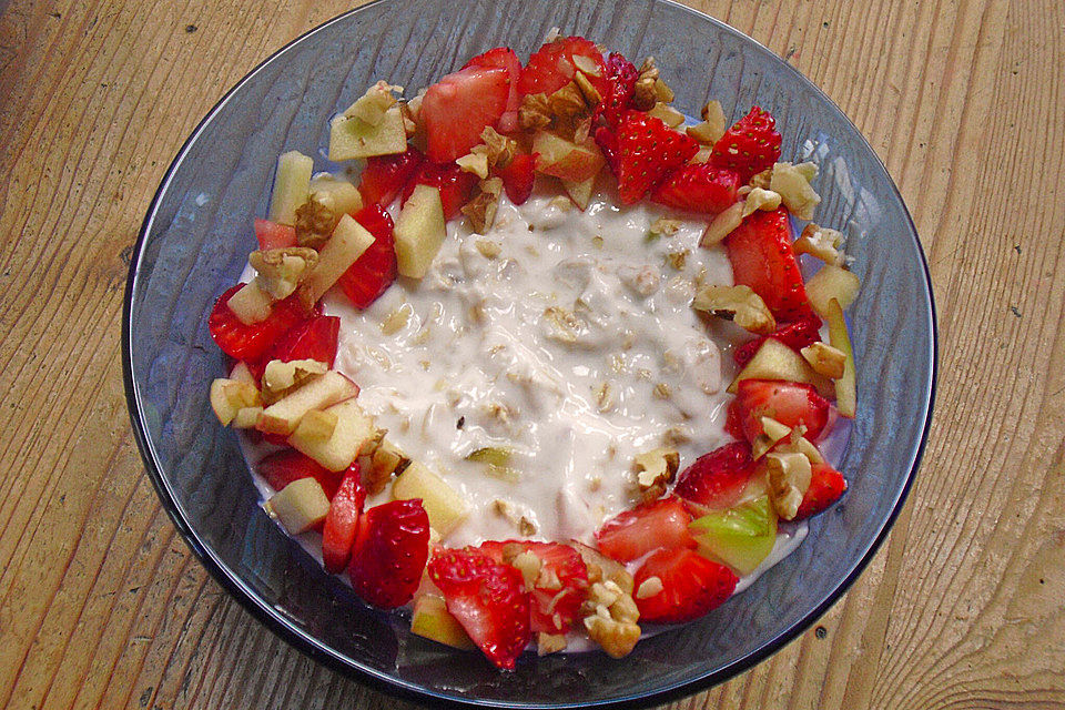 Erdbeer-Apfel-Nuss-Müsli