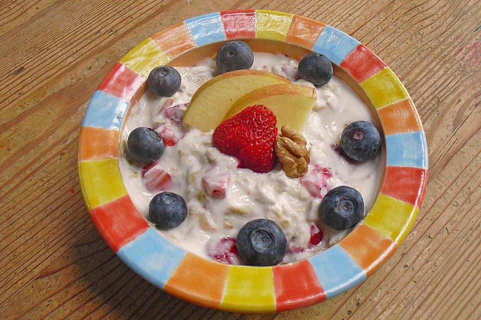 Erdbeer-Apfel-Nuss-Müsli