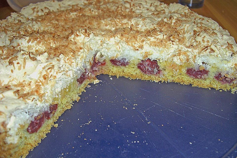 Kirschkuchen mit Kokosbaiserhaube