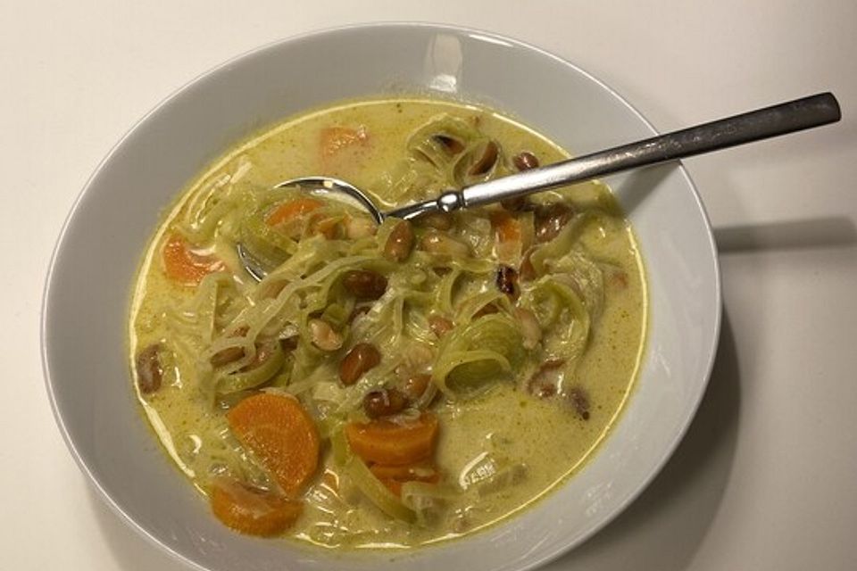 Afrikanische Erdnuss-Lauch-Suppe