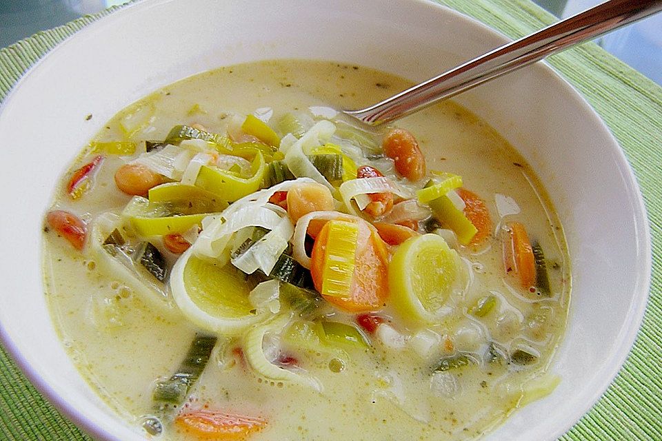 Afrikanische Erdnuss-Lauch-Suppe