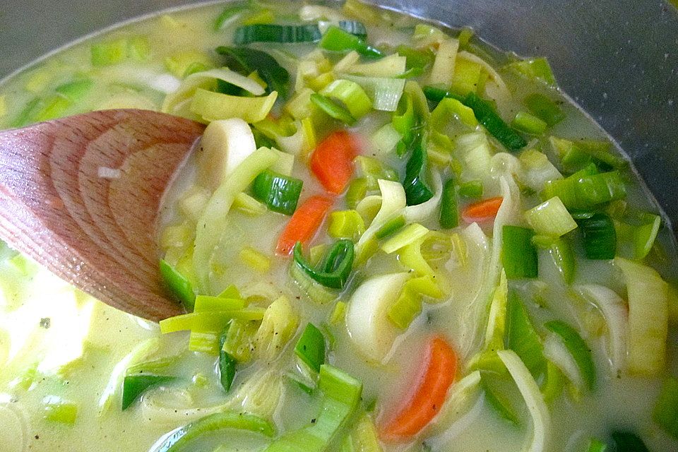 Afrikanische Erdnuss-Lauch-Suppe