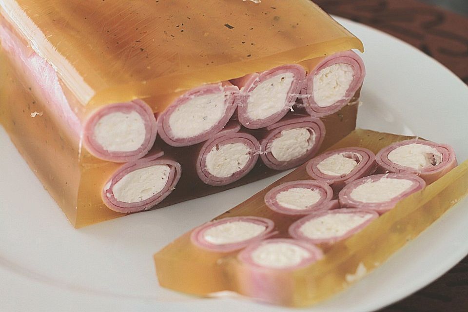 Fleischkäse - Meerrettichröllchen in Aspik