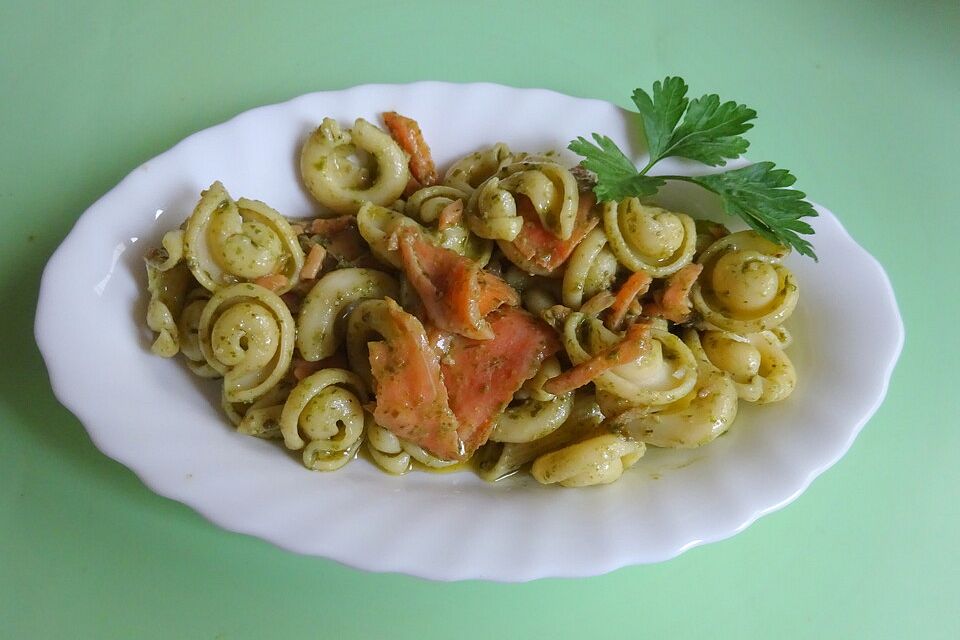 Lachsspaghetti mit Pesto