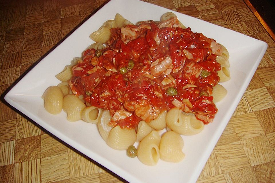 Spaghetti mit Tomaten - Thunfischsoße