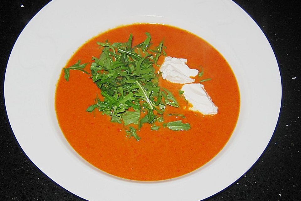 Paprikacremesuppe mit Rucola Topping