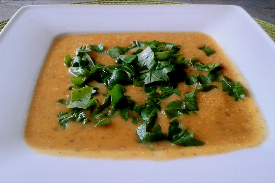 Paprikacremesuppe mit Rucola Topping